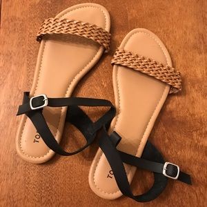 Torrid Flat Camel And Black Ankle Wrap Sandal